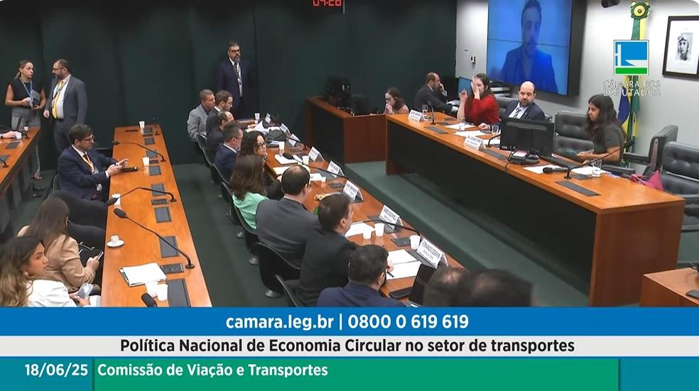 Alexandre Furlan Braz falando na Comissão de Viação e Transportes da Câmara dos Deputados